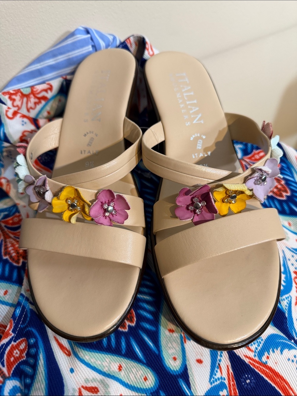 Italian Shoemakers Women's Beige Leather Slide Sandals with Floral Accent